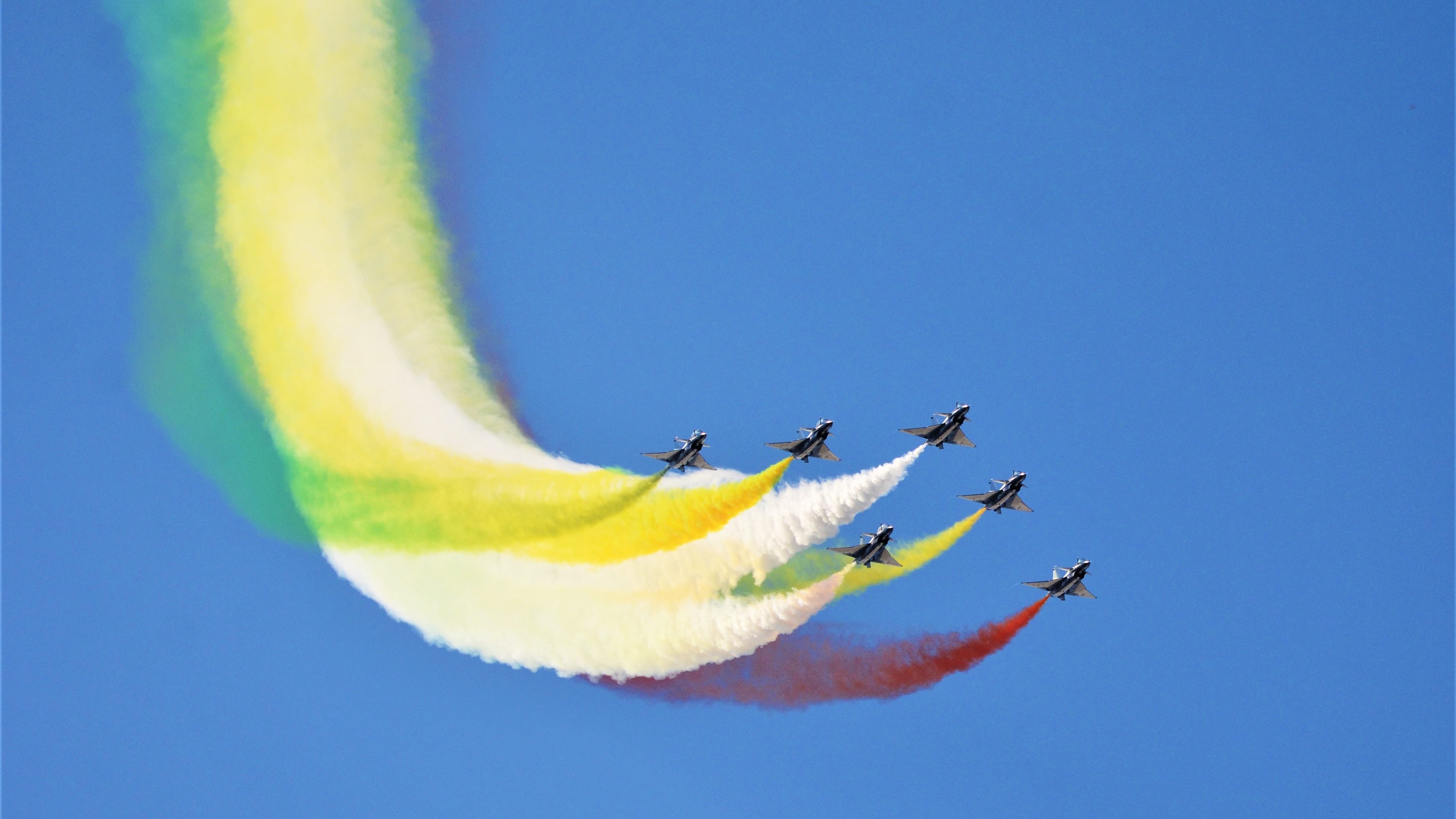 法拉利复苏夜,汉密尔顿点燃引擎的那一刻,维斯塔潘王朝已悄然崩塌