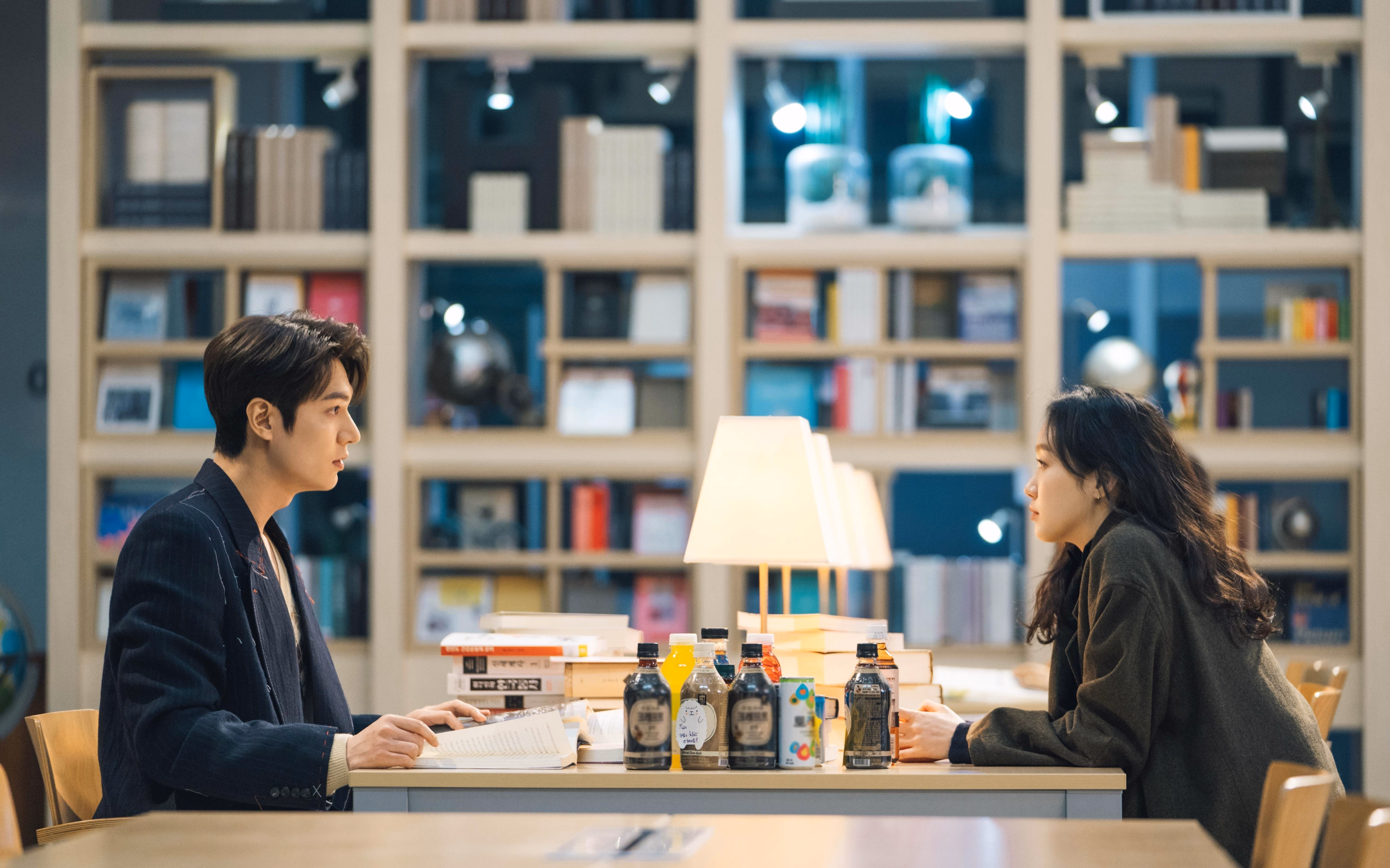 爱游戏官方入口-当灰熊遇见狐狸，篮球与足球的胜利交响曲